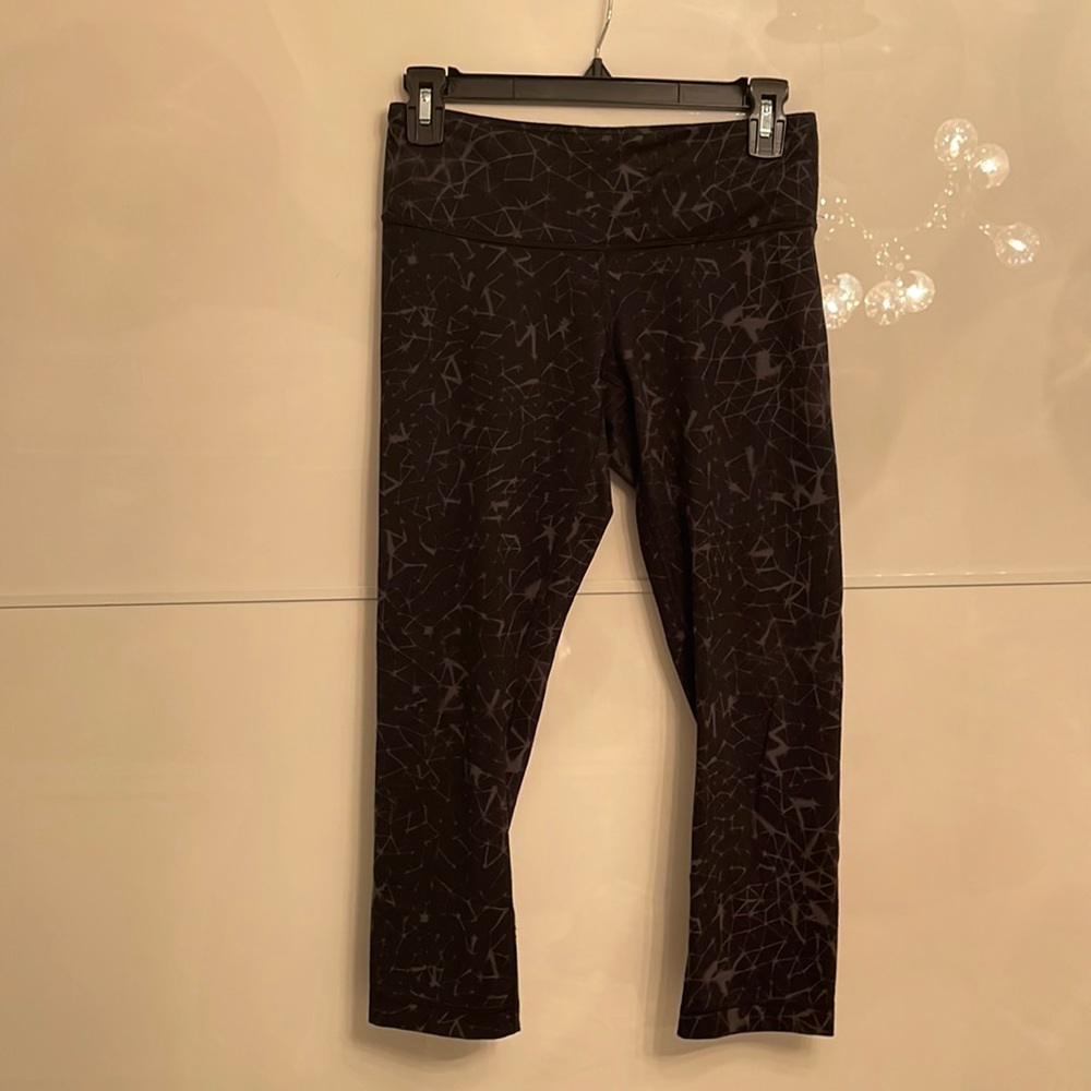 Lululemon workout pants, size 6